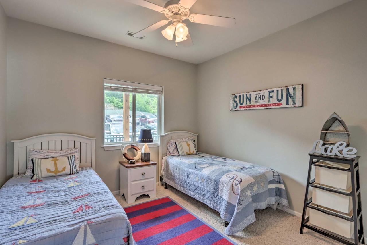 Lakefront Ozark Condo With Balcony And Seasonal Pool! Camdenton Dış mekan fotoğraf